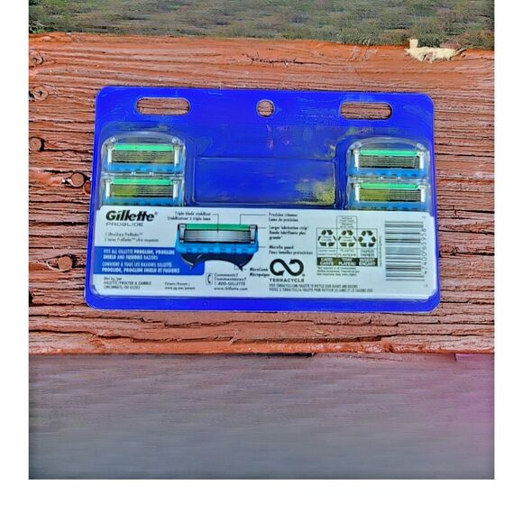 Sold Gillette Fusion Proglide Razor Blades Cartridges - 12 Pack - Picture 2 of 4